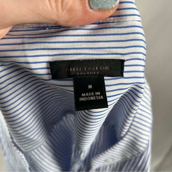 Ann Taylor White Blue Pin Striped Long Sleeve Button Down Top - Picture 5 of 5